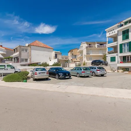 Beachfront Sisa * Primošten