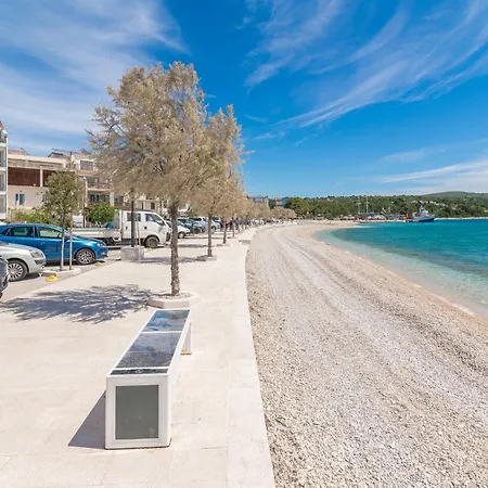 Beachfront Sisa