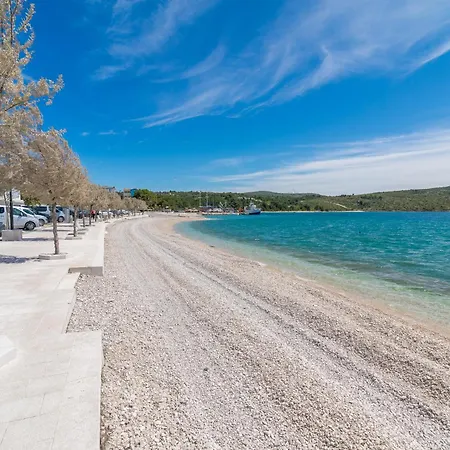 Apartment Beachfront Sisa Primosten