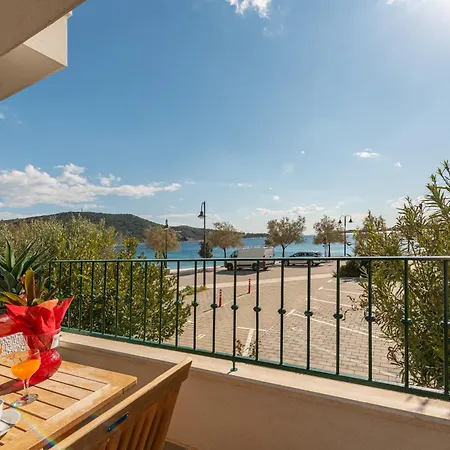 Beachfront Sisa Primošten