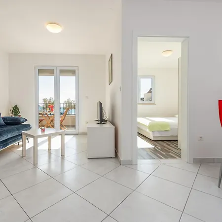 Beachfront Sisa * Primošten