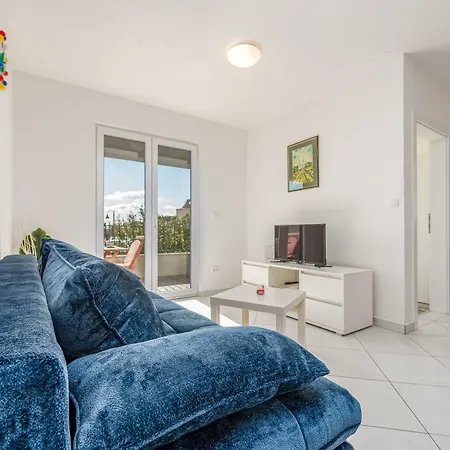 Beachfront Sisa Apartment Primosten