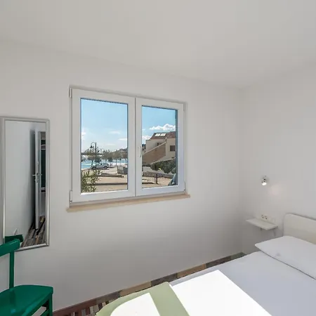 Beachfront Sisa * Primošten