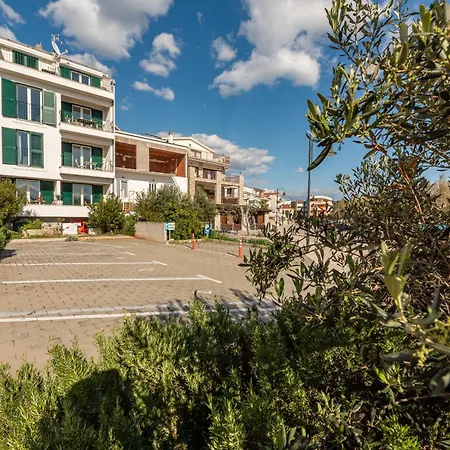 Beachfront Sisa Apartment Primosten