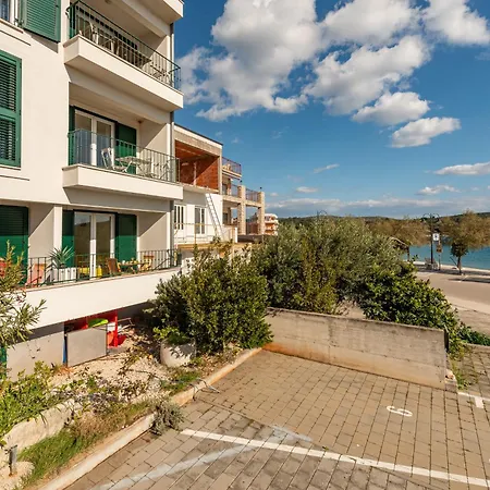 Appartement Beachfront Sisa