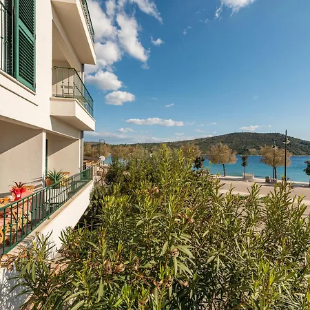 Beachfront Sisa Primošten