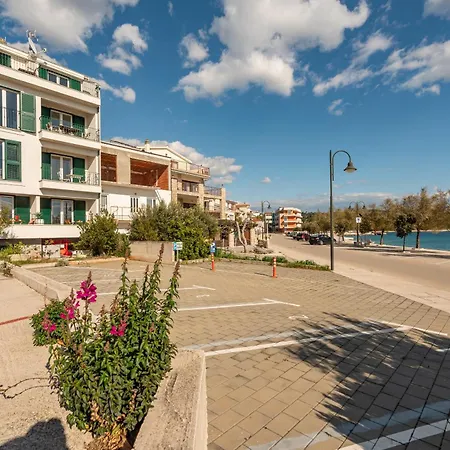 Beachfront Sisa * Primošten