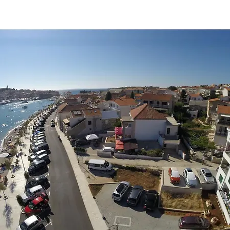 Beachfront Sisa * Primošten