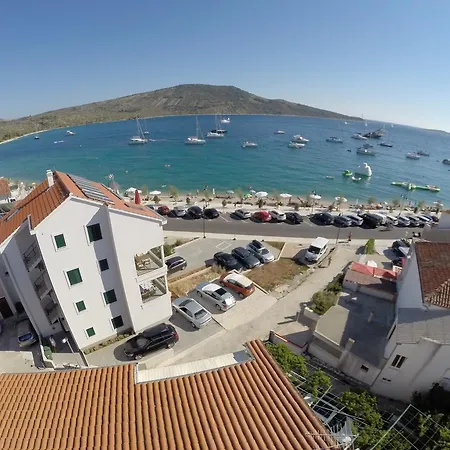 Beachfront Sisa Appartement Primošten