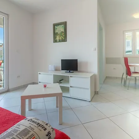 Beachfront Sisa Appartement Primošten