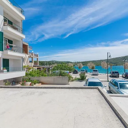 Beachfront Sisa Primošten