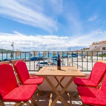 Beachfront Sisa Apartmán Primošten