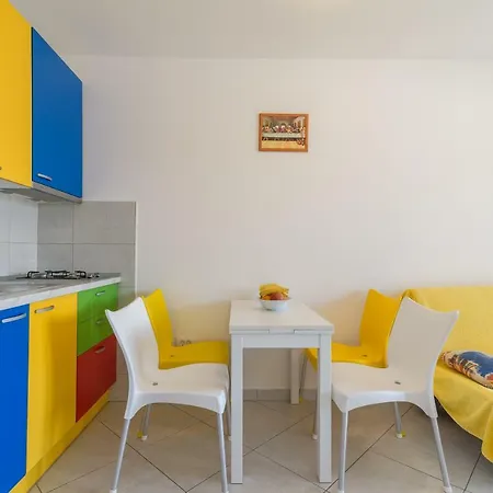 Beachfront Sisa Apartment *