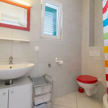 Apartment Beachfront Sisa *