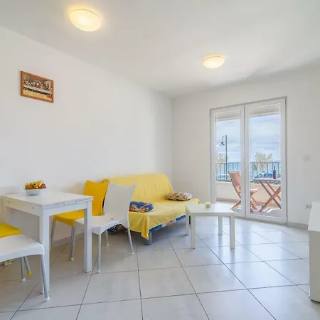 Apartment Beachfront Sisa Primosten