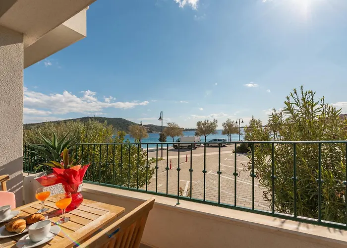 Beachfront Sisa Primošten