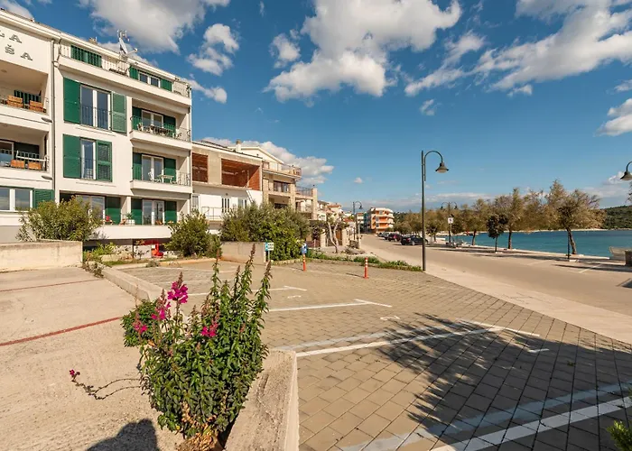 Beachfront Sisa * Primošten